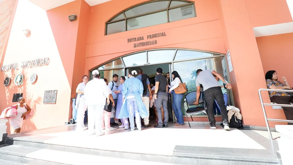 7.7'lik depreme canlı yayında yakalandılar - Sözcü Gazetesi