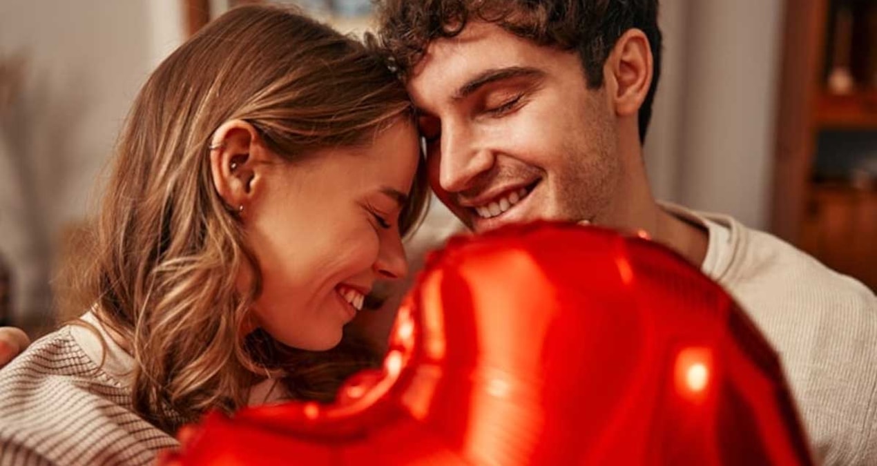 Balık ve Terazi burcu erkeklerinin ilişkilerde güveni nasıl geliştirdiğini anlatan astroloji temalı görsel