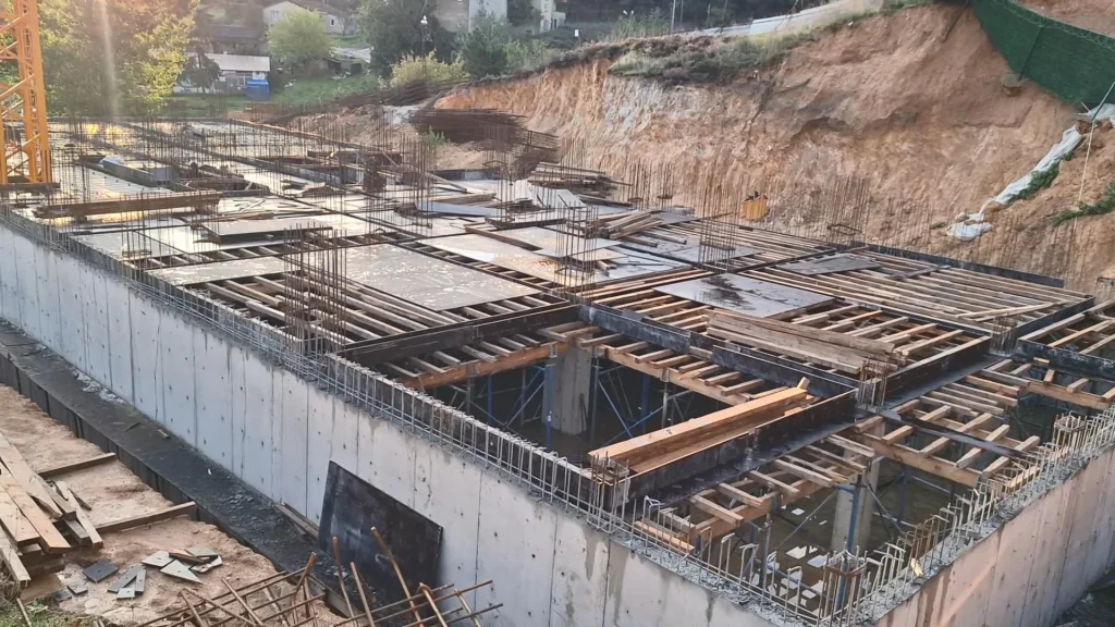 Pendik'te toprak kayması nedeniyle 9 katlı bina tahliye edildi - www.gundemedair.com