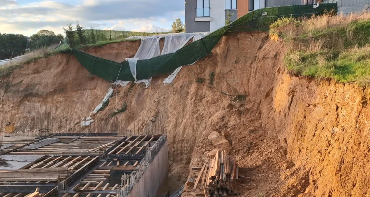 Pendik'te toprak kayması nedeniyle 9 katlı bina tahliye edildi - www.gundemedair.com