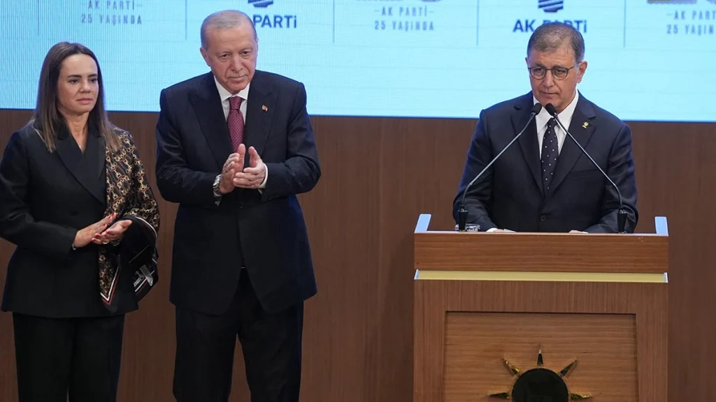 "Beni boşar" demişti: Cemil Tugay'ın eşi Öznur Tugay da törendeydi - Sözcü Gazetesi