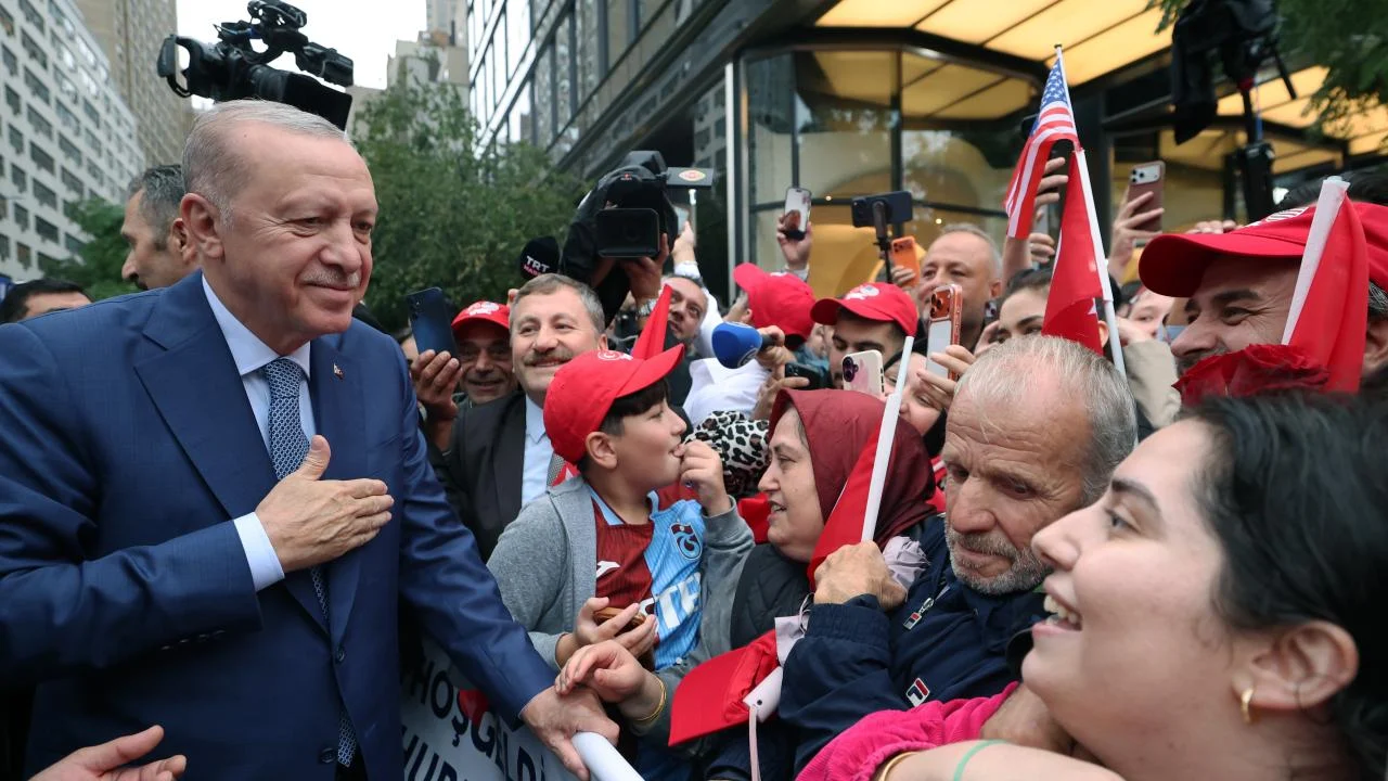 Cumhurbaşkanı Erdoğan, New York’ta Türkevi’nde vatandaşlarla buluştu