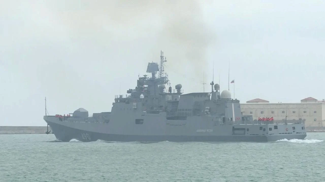 Danimarka: Rus savaş gemisinden helikopterimize acil durum işaret fişeği atıldı