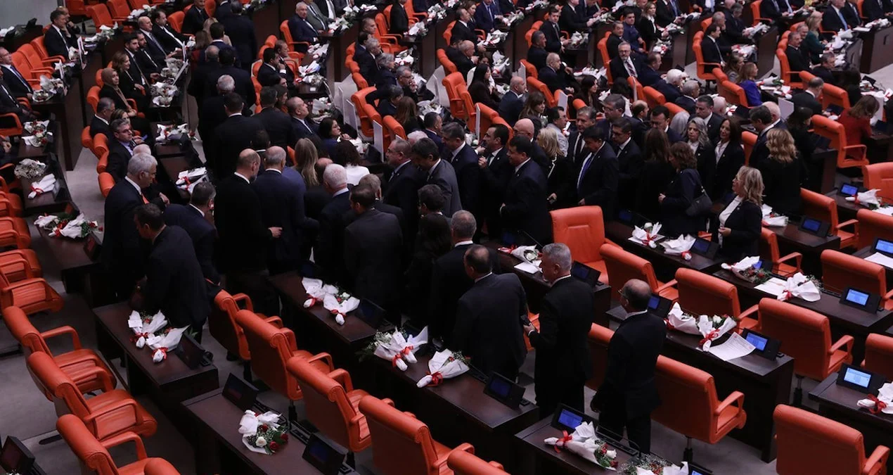 Meclis açılışında YENİ Parti ve Kılıçdaroğlu’ndan protesto hareketleri