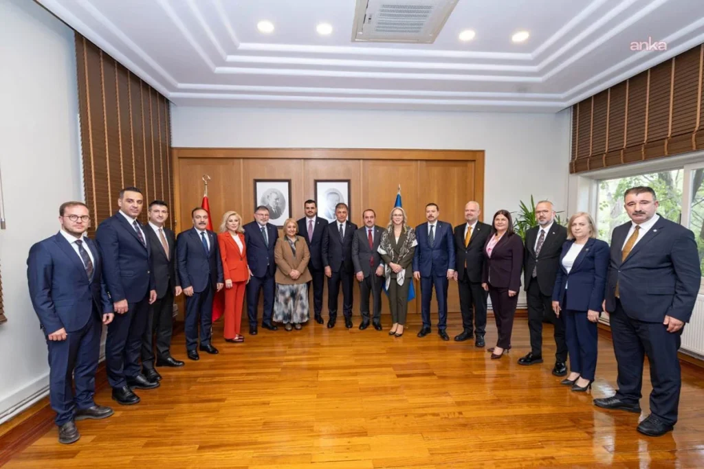 Erdoğan portresini astı mecliste boykot edildi - Sözcü Gazetesi