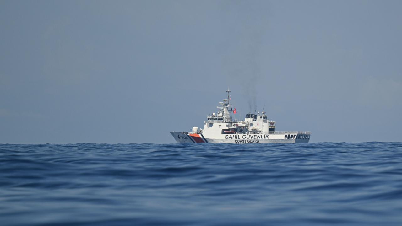 Girne açıklarında yolcu gemisi alabora oldu, kurtarma çalışmaları sürüyor