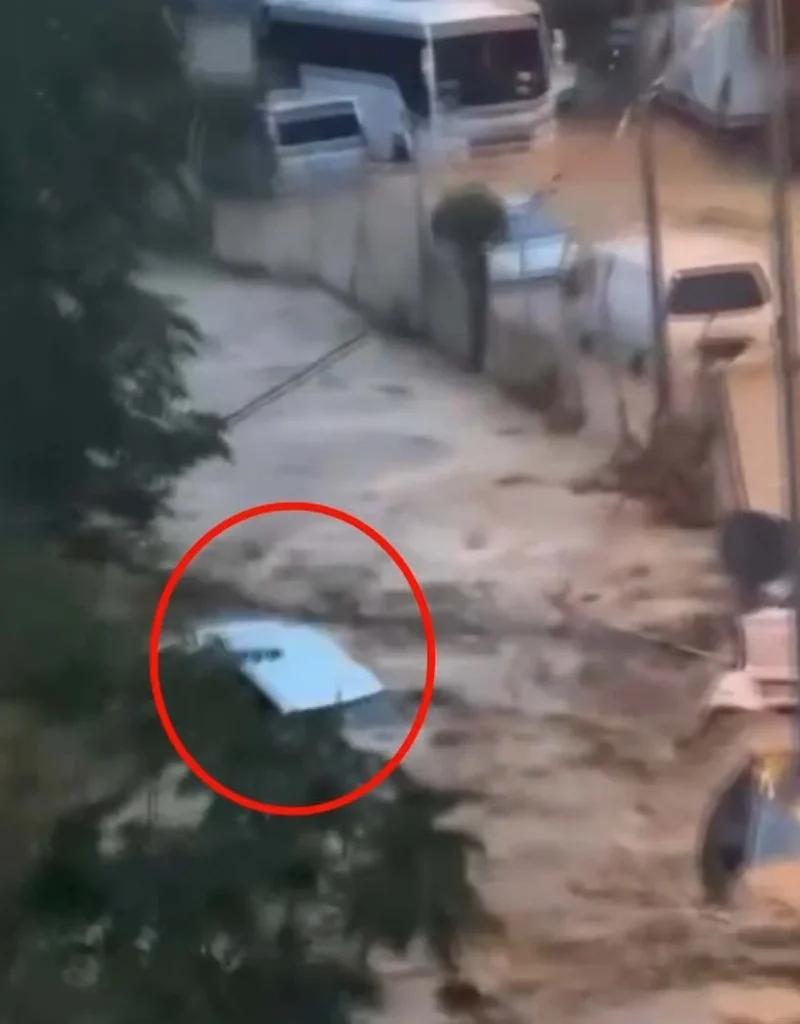 Sarıyer'de selde kaybolan Ahmet Derin'in aracı bulundu, arama çalışmaları sürüyor - www.gundemedair.com