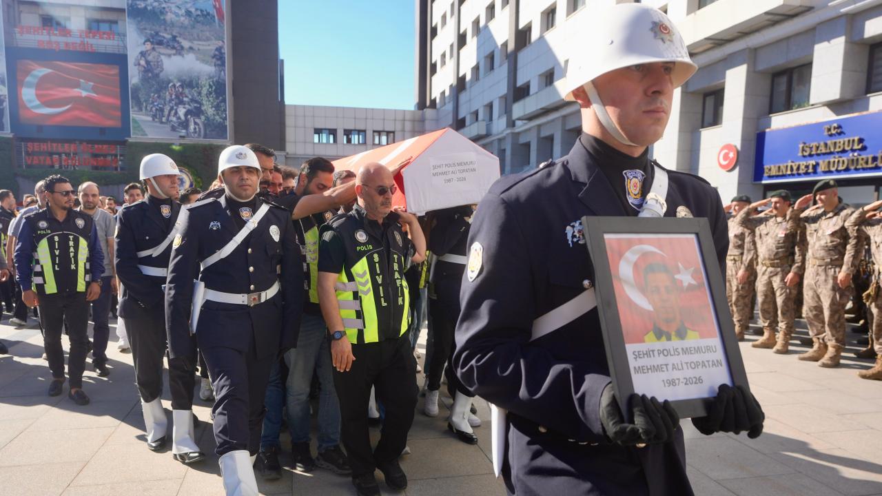 Esenyurt’ta şehit olan polis memuru Mehmet Ali Topatan son yolculuğuna uğurlandı