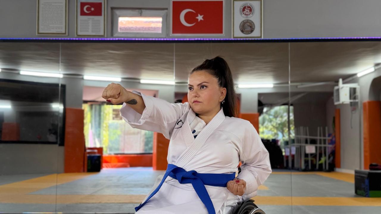 Ayrık omurga rahatsızlığı olan Şerife Tümer Şencan’ın sporla hayatını değiştirdiği anlatılıyor.