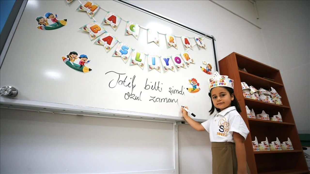 Milli Eğitim Bakanlığı’nın Türkiye Yüzyılı Maarif Modeli ve uyum eğitimlerine yönelik duyurusu.