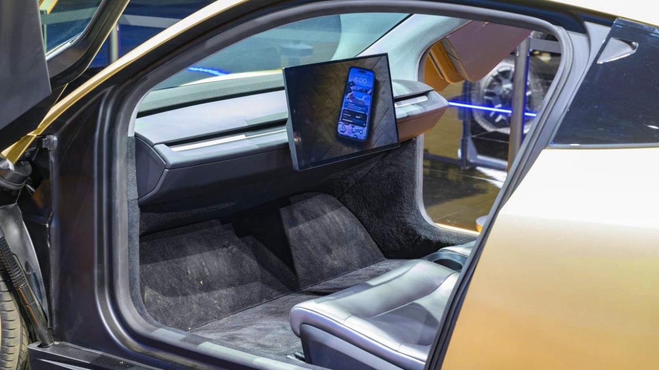 Tesla, direksiyonsuz ve pedalsız otonom aracıyla otomobil kültürünü değiştiriyor