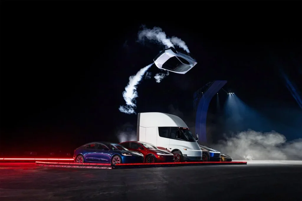 Tesla Roadster'ın Uçuş Gösterileri Gerçek ve Güvenli - www.gundemedair.com