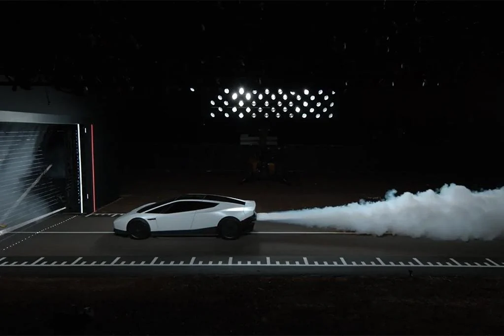Tesla'nın Uçan Roadster'ı Teksas'ta Tanıtıldı - www.gundemedair.com