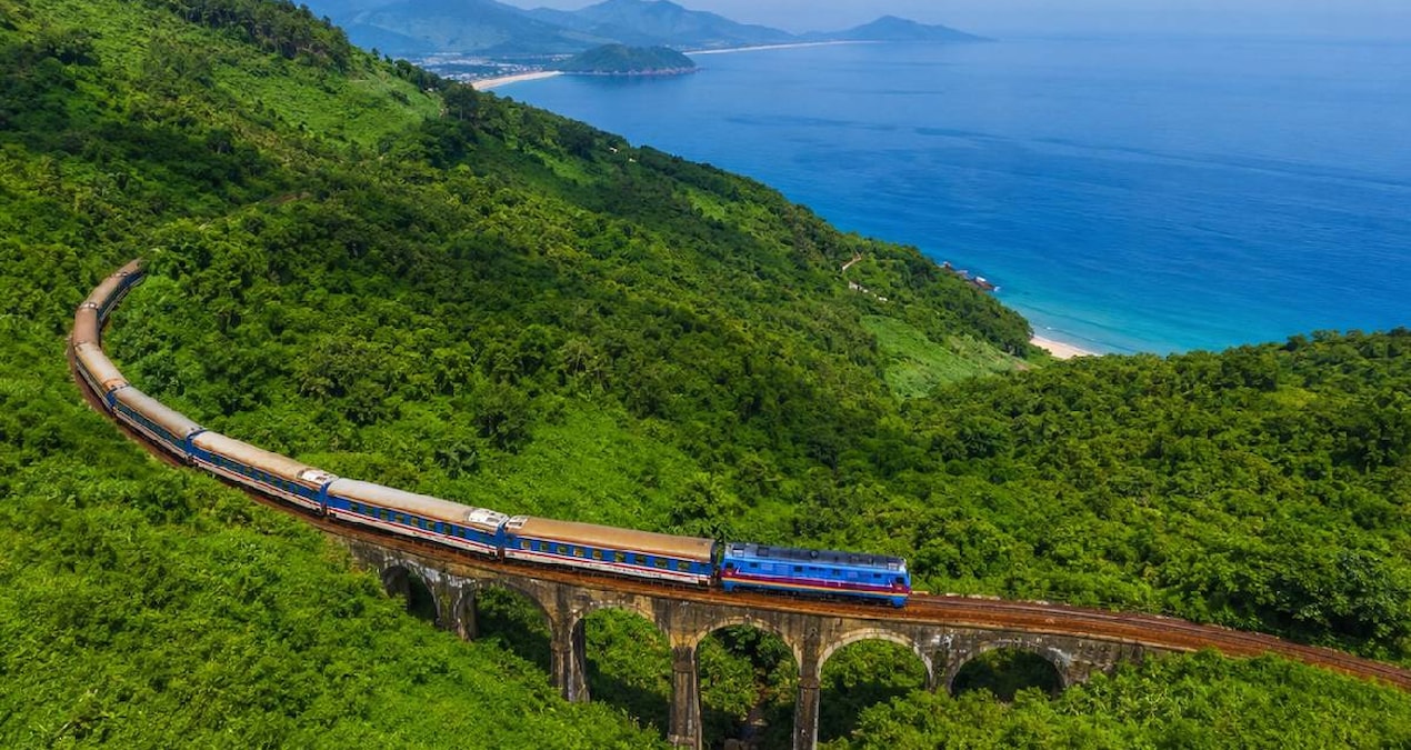 Hue ve Da Nang arasında Hai Van Geçidi boyunca uzanan tarihi demiryolu hattı