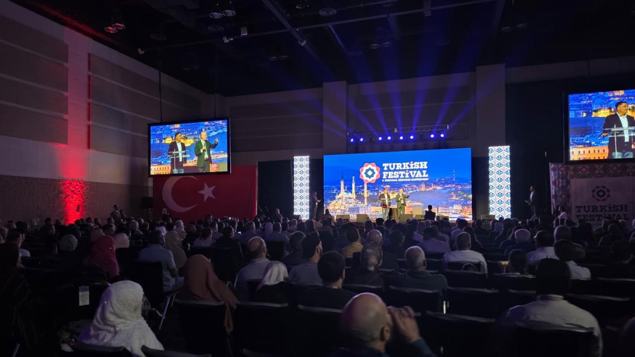 Tinley Park Convention Center’da düzenlenen Chicago Türk Festivali açılış töreni ve ziyaretçilerin yoğunluğu