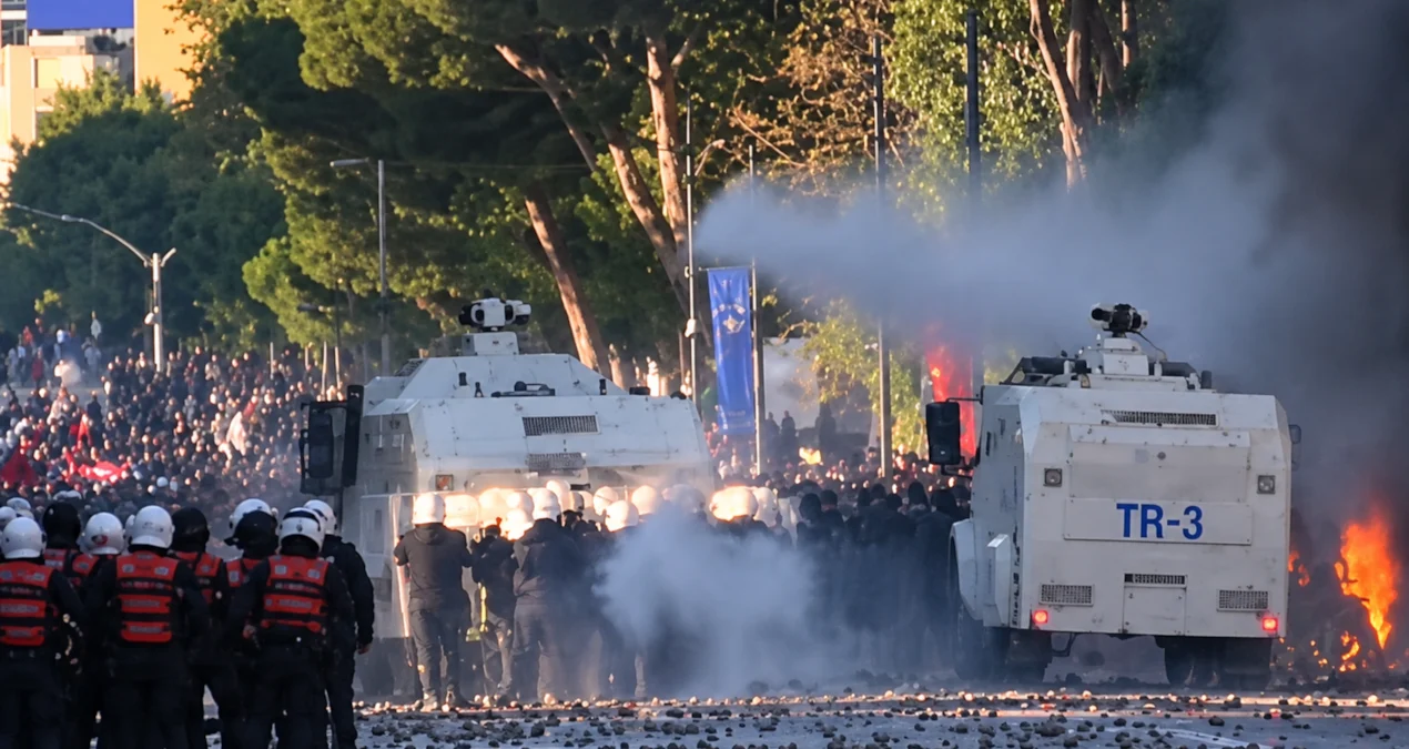 Türk TOMA'ları Arnavutluk'taki protestolara müdahale etti - www.gundemedair.com