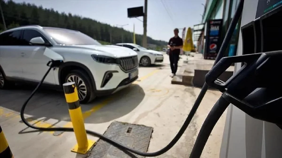 Türkiye'de Elektrikli Araç ve Şarj İstasyonu Sayısı Eylül 2026'da 500 Bine Yaklaştı - www.gundemedair.com