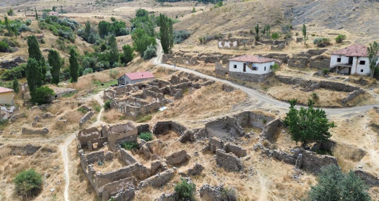 Sivas’taki hayalet köyde sadece bir aile yaşıyor