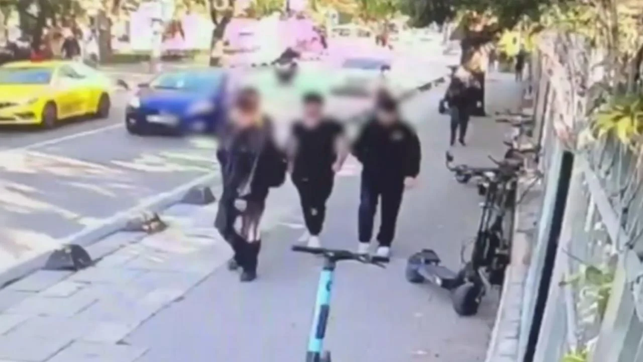 Selimiye Mahallesi’nde otomobil kazası sonrası polis ve sağlık ekipleri sevk edildiği an