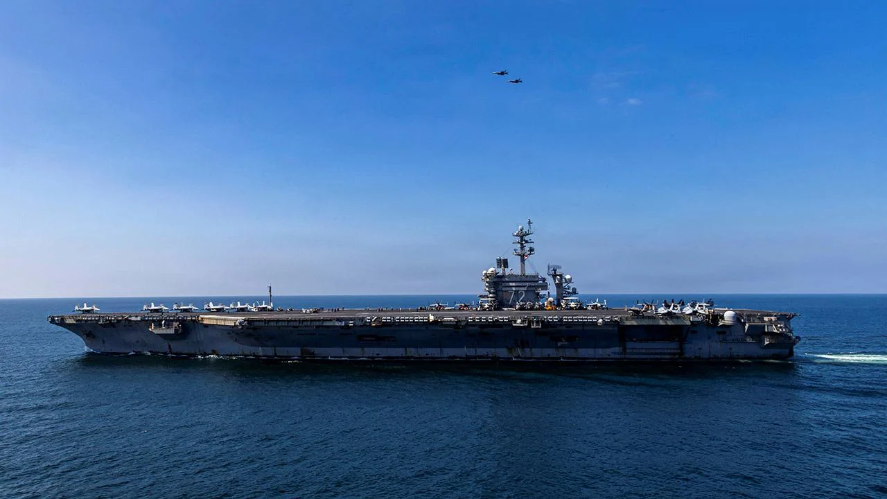 USS Abraham Lincoln uçak gemisinde görevli sekiz denizcinin intihar girişiminde bulunduğu açıklandı.