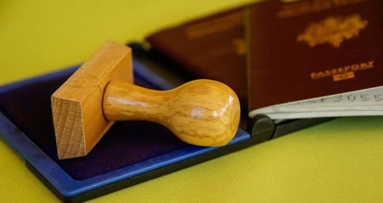 Ülke yeni kararını duyurdu: Vize süresi geçen turistler gözaltına alınacak
