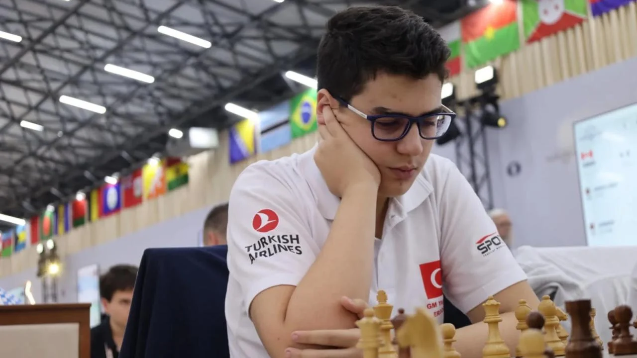Yağız Kaan Erdoğmuş’un FIDE Excellence Awards’ta aldığı “Yılın Çıkış Yapan Sporcusu” ödülü