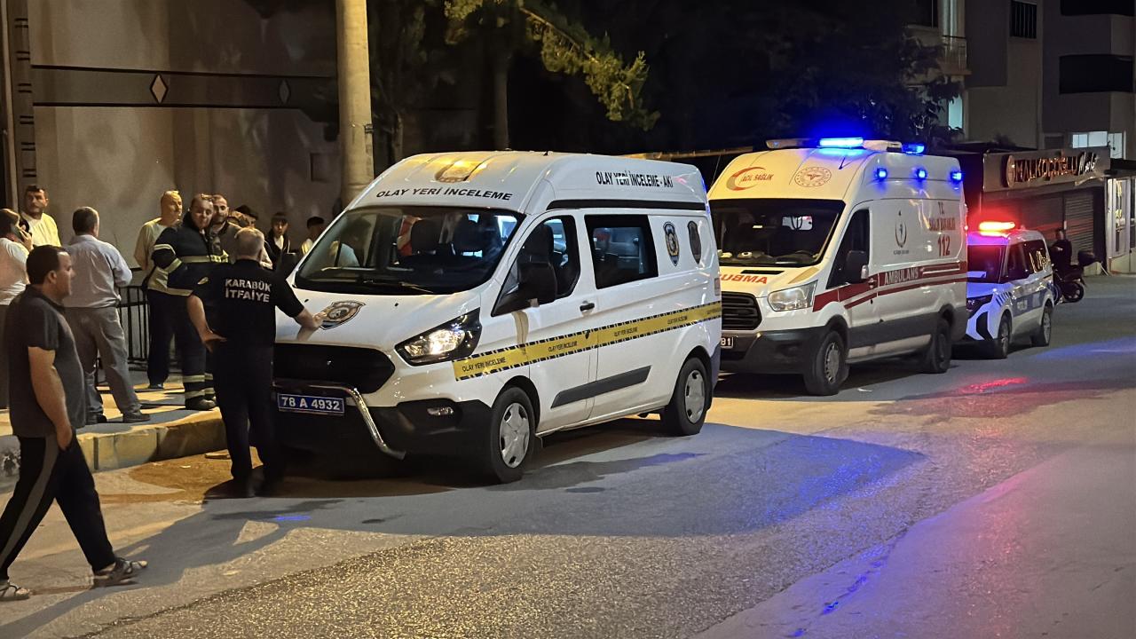 Bahçelievler’de bir binada çıkan yangında 2 kişi hastaneye kaldırıldı