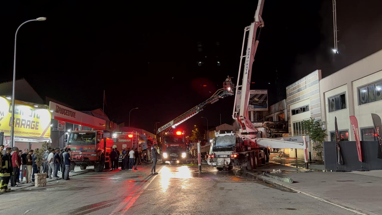 Eskişehir’de bir firmada çıkan yangın itfaiye ekipleri tarafından söndürüldü