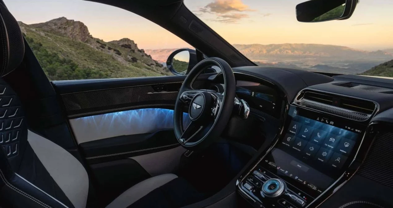 Bentley Torcal’ın ilk tamamen elektrikli modeli olduğu ve 600 km menzil sunduğu vurgusu.