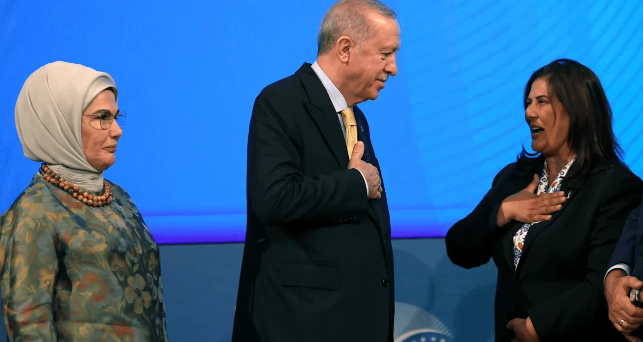 Özlem Çerçioğlu AKP'ye zarar yazdı - Sözcü Gazetesi