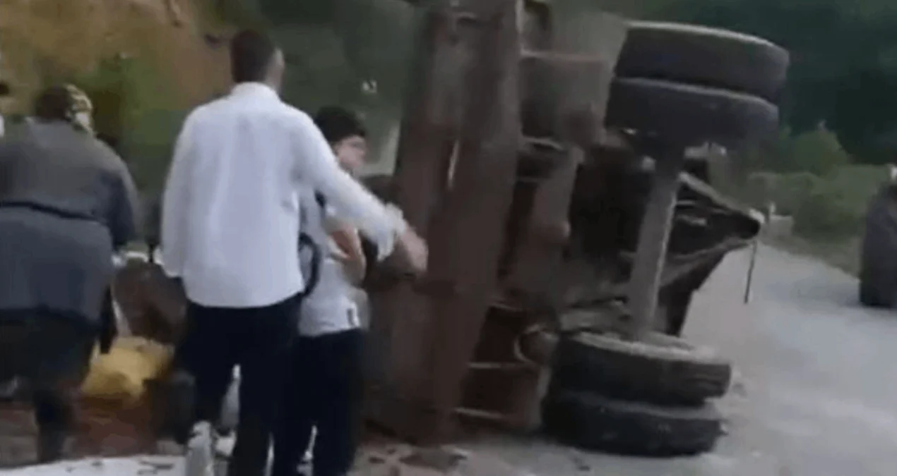 Akşam saatlerinde korkutan kaza: Römork devrildi, 11 kişi hastaneye kaldırıldı! - Sözcü Gazetesi