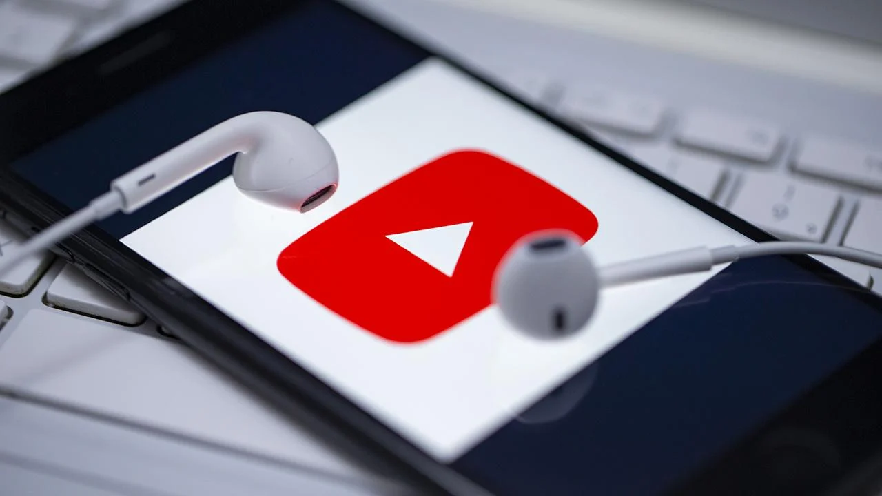 YouTube CEO’su Neal Mohan, genç kullanıcı güvenliği için alınan önlemleri açıkladı.