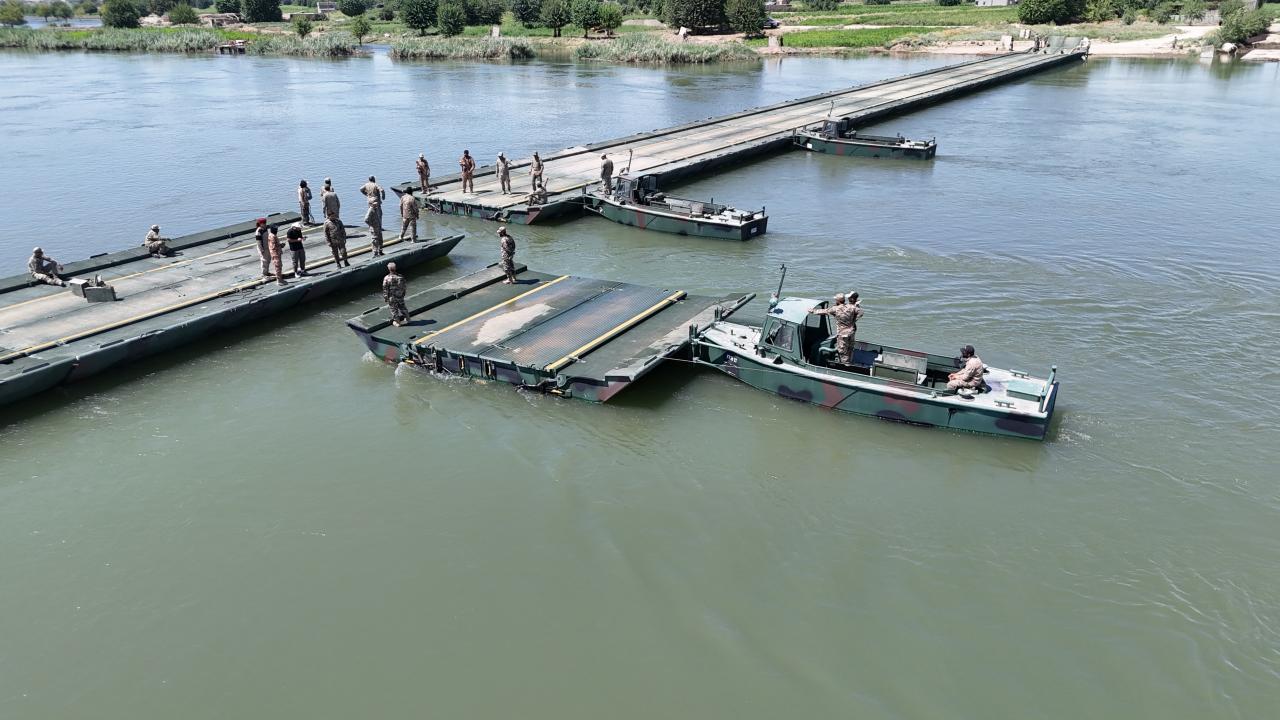 Fırat Nehri üzerindeki köprü, Türk ve Suriye ordusu işbirliğiyle tamamlandı