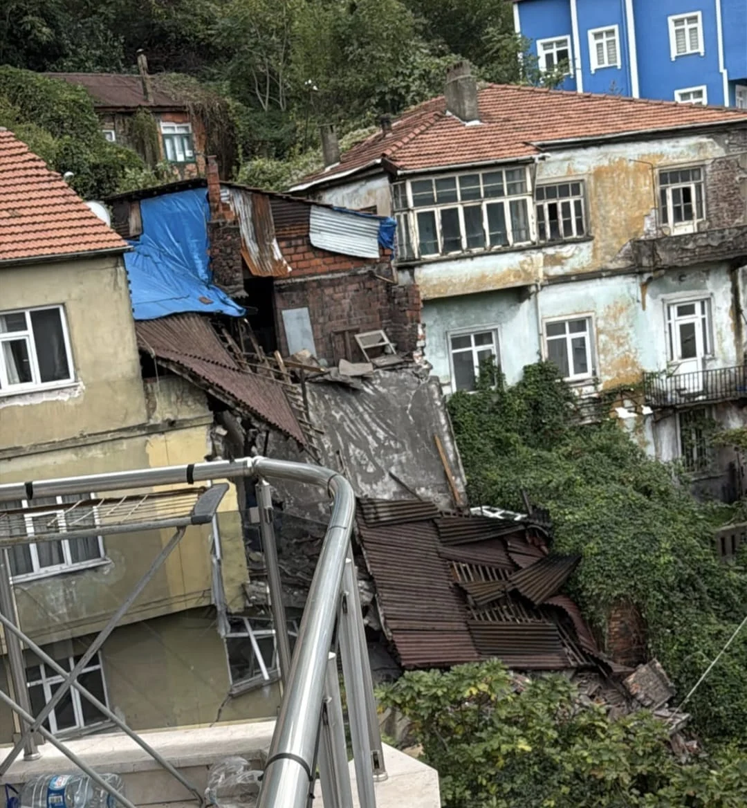 Zonguldak'ta Sağanak Yağış Sonrası Boş Ev Çöktü - www.gundemedair.com