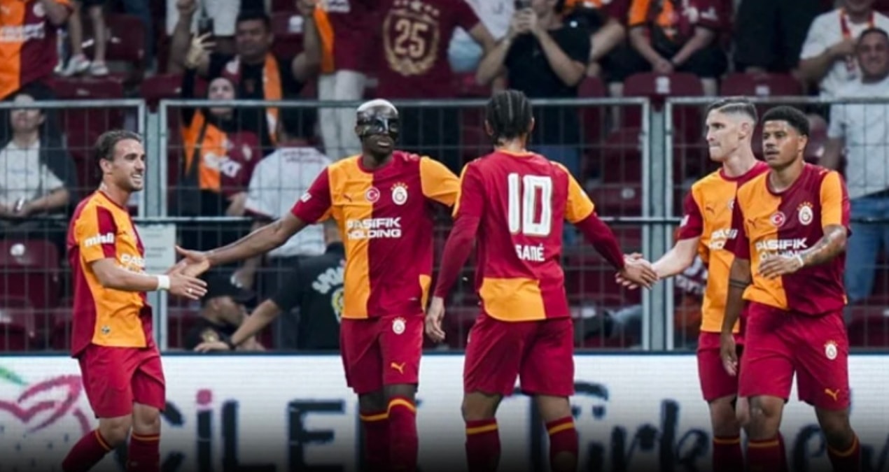 Galatasaray’ın Rennes ile 3-3 berabere kaldığı hazırlık maçında savunma hattındaki kırılganlık tartışılıyor.