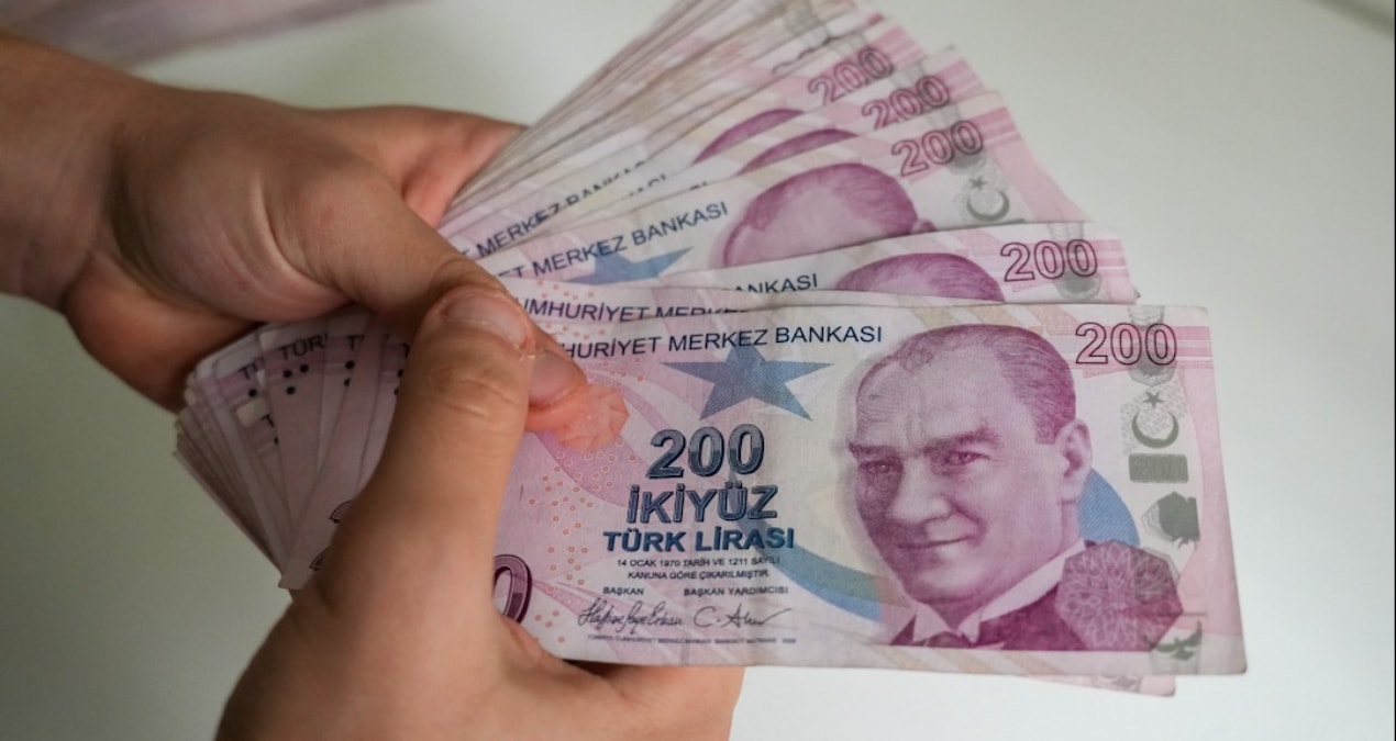 Anayasa Mahkemesi’nin memur emeklilerine seyyanen zam davasına ilişkin görüşmesi gündemde.