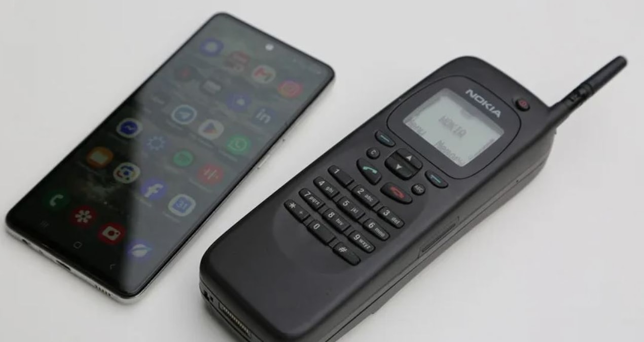 Nokia 9000 Communicator, 1996’da tanıtılan arka cepteki ofis cihazı.