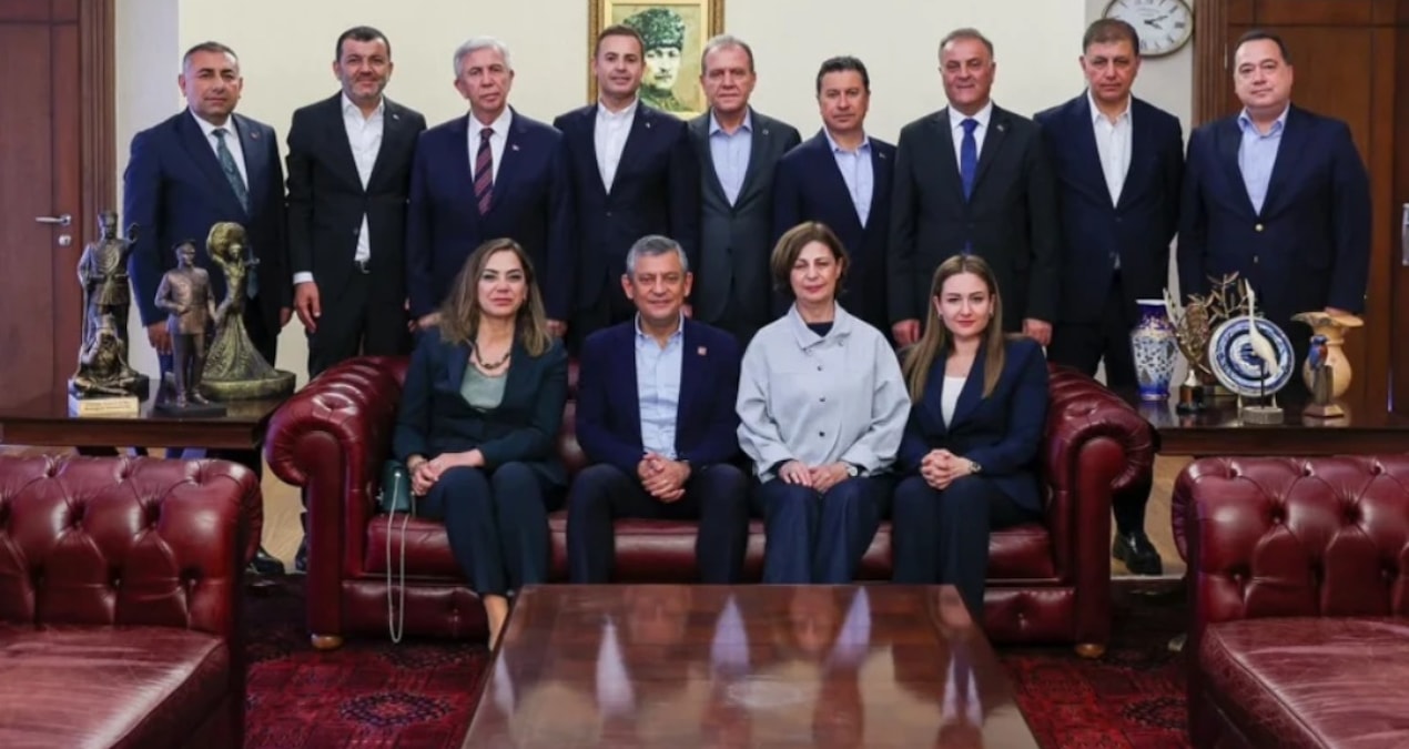 CHP’li büyükşehir belediye başkanlarından üçü YENİ Parti’ye katıldı
