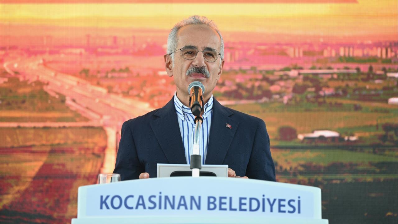 Kayseri’de Ali İhsan Alçı Bulvarı açılışına katılan Ulaştırma ve Altyapı Bakanı Abdulkadir Uraloğlu