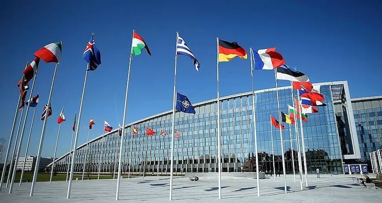 Fransa, NATO askeri kanadından çekilmeyi tartışıyor