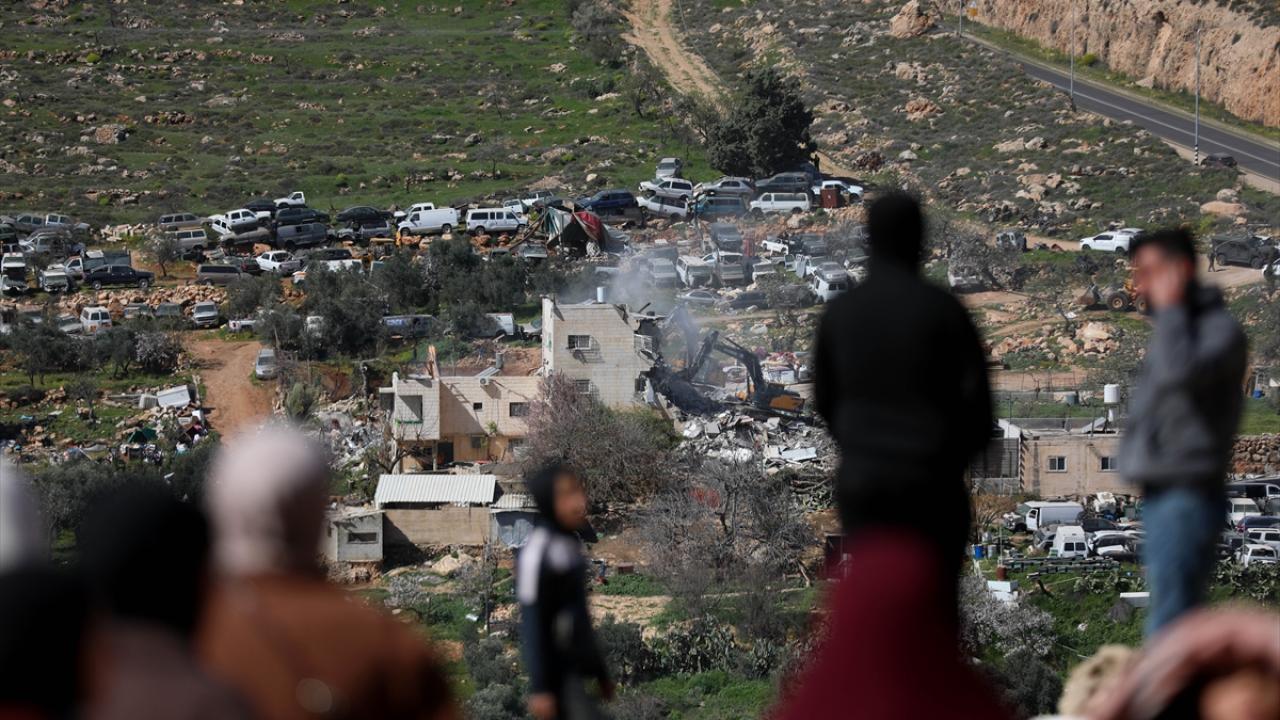 Nablus’un güneyindeki Karyut beldesinde Filistinli aktivistlerin ev ele geçirme iddiası