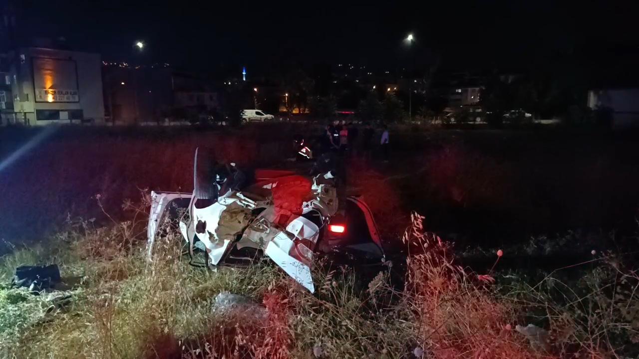 İzmir Yolu Caddesi’nde otomobil takla attı, 5 kişi yaralandı