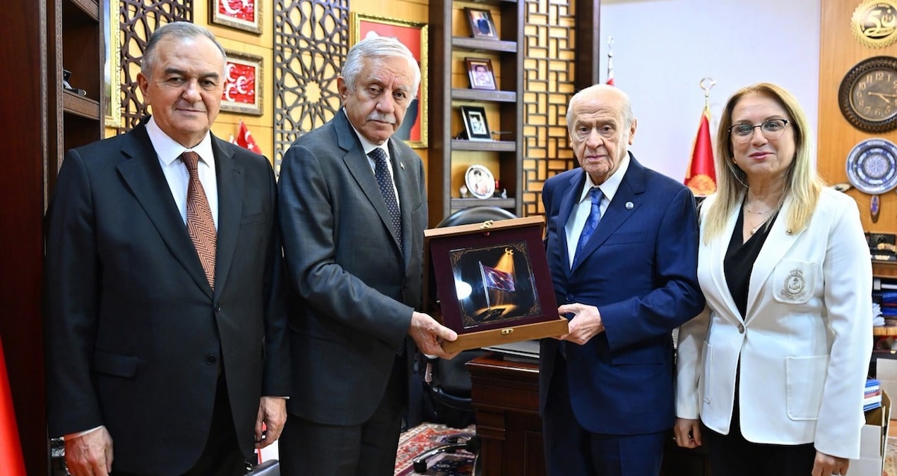 MHP TBMM Grubu, Devlet Bahçeli’ye özel hediye takdim etti
