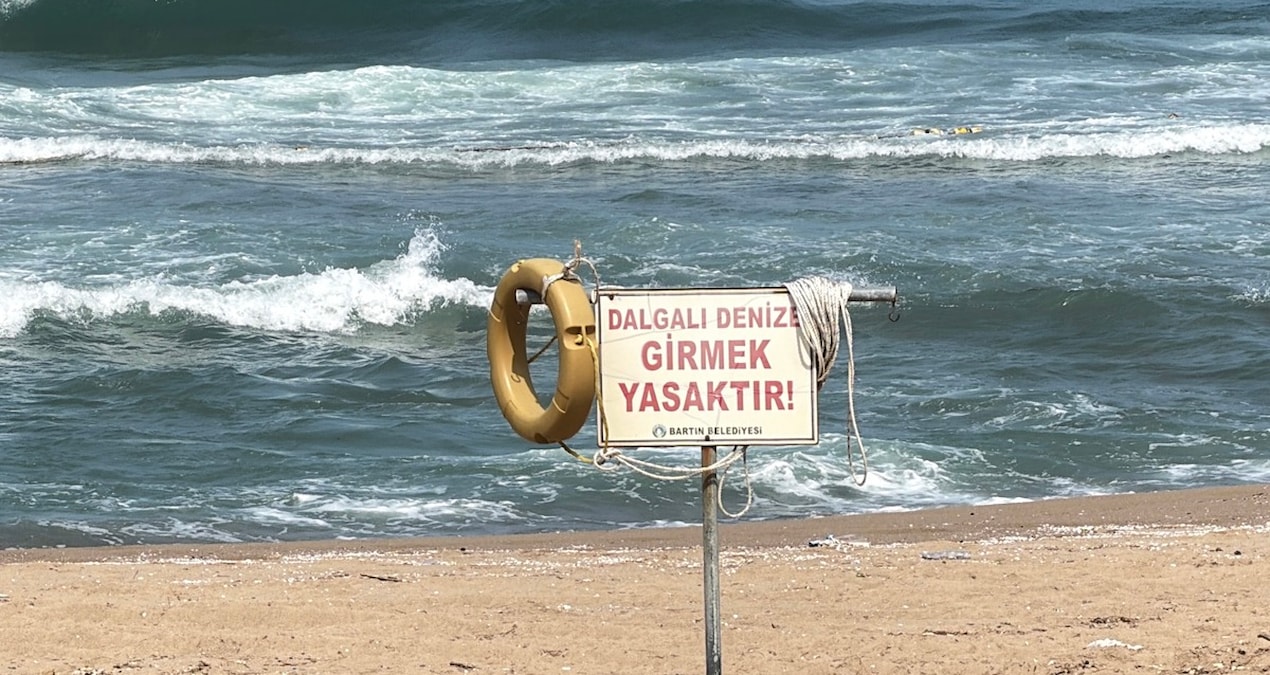 Bartın’da olumsuz hava koşulları nedeniyle 11 plajda denize girme yasağı