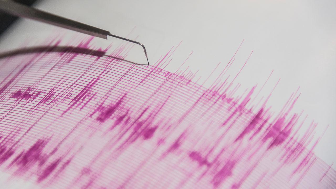 Endonezya’da 7,7 büyüklüğünde deprem sonrası artçı sarsıntılar ve tsunami riski uyarısı