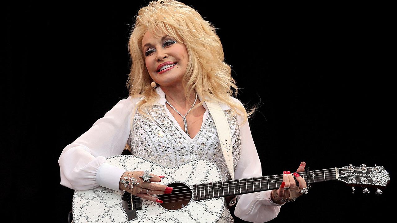 Ünlü sanatçı Dolly Parton 80 yaşında hayatını kaybetti