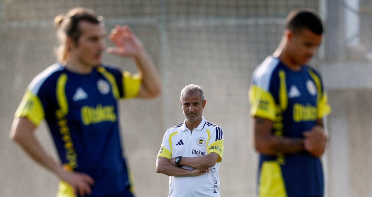 Fenerbahçe antrenmanlarında fazla futbolcu nedeniyle idmanların gruplar halinde yapılması