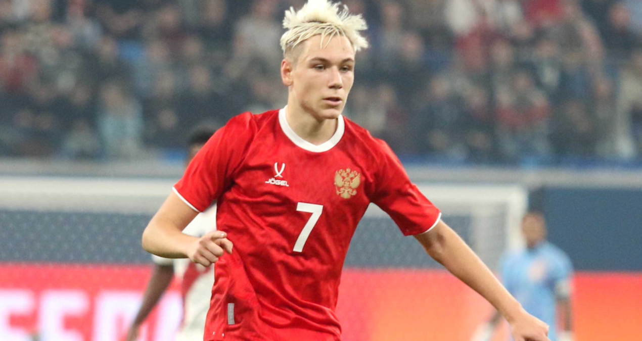 Galatasaray’ın Aleksey Batrakov transferini konuştuğu bir futbol görseli