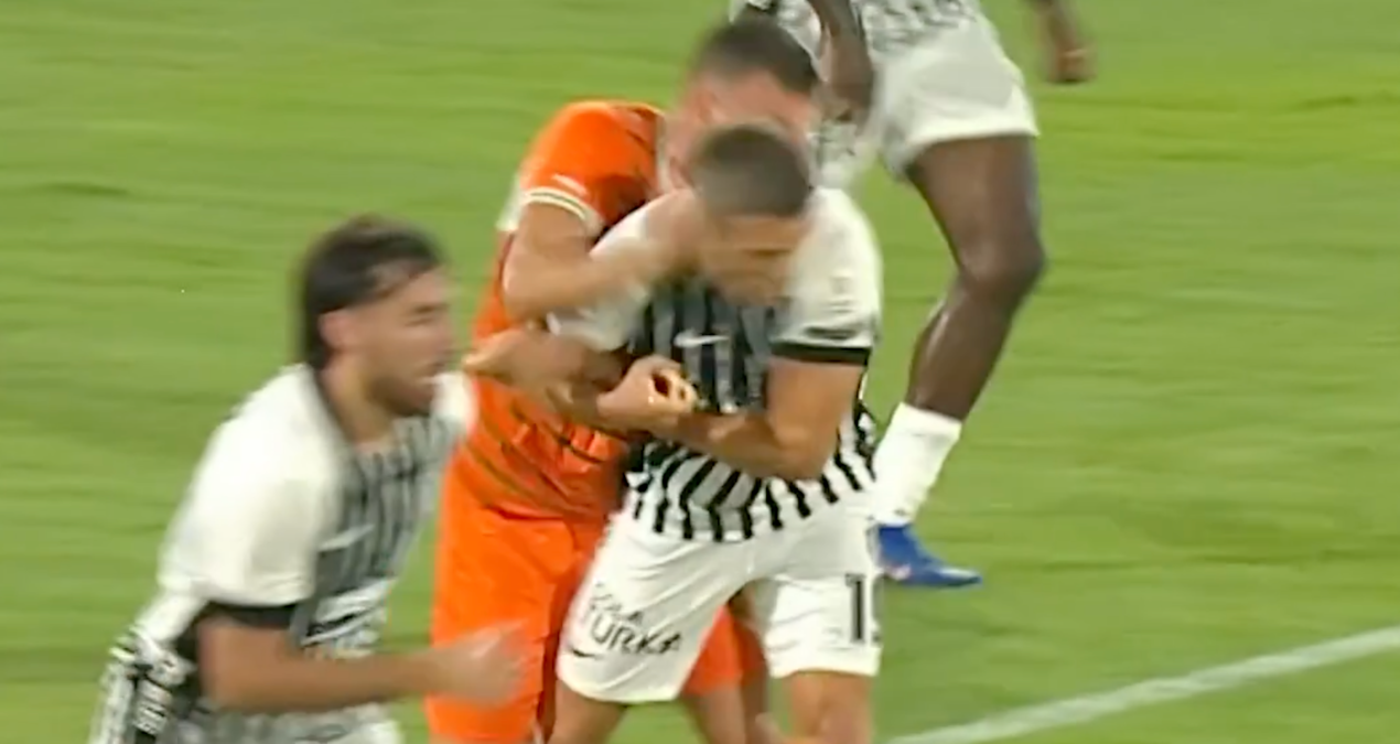 Beşiktaş, Alanyaspor maçındaki hakem kararını sosyal medyada eleştirdi