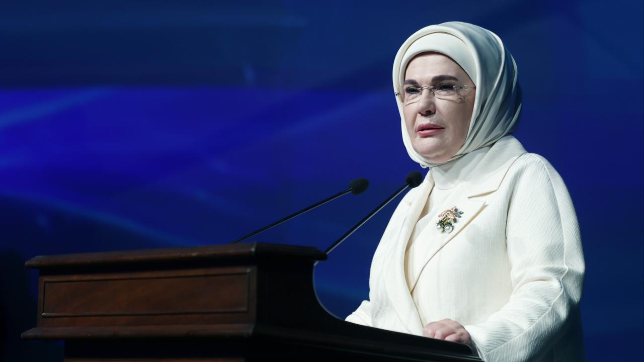 Emine Erdoğan’ın AK Parti’nin 25. kuruluş yıl dönümü kutlaması paylaşımı